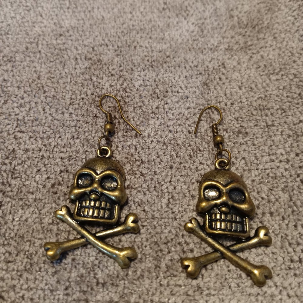 ANTIQUE GOLD FINISH SKULL EARRINGS